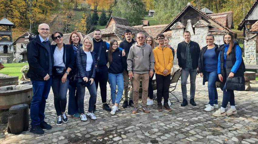 BUDUĆI TURISTIČKI STRUČNJACI NA NASTAVI U LJUBAČKIM DOLINAMA